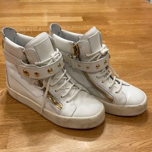 Women’s Giuseppe Zanotti High Top Studs Zip Fashion Sneakers in White size 37.5.